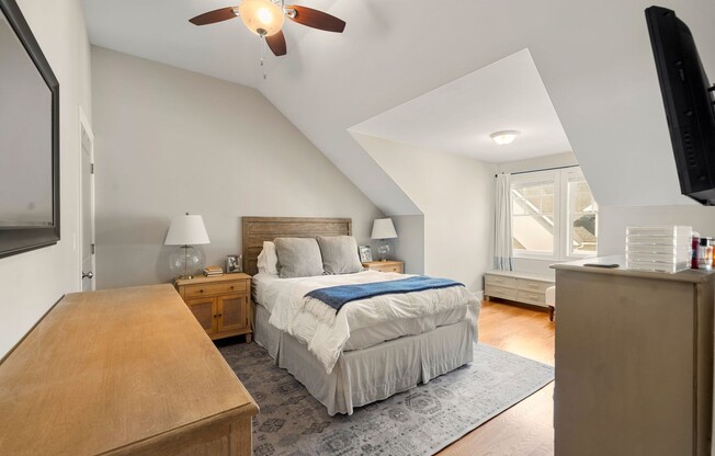 3 beds, 2.5 baths, 1,757 sqft, $4,500, Unit 3