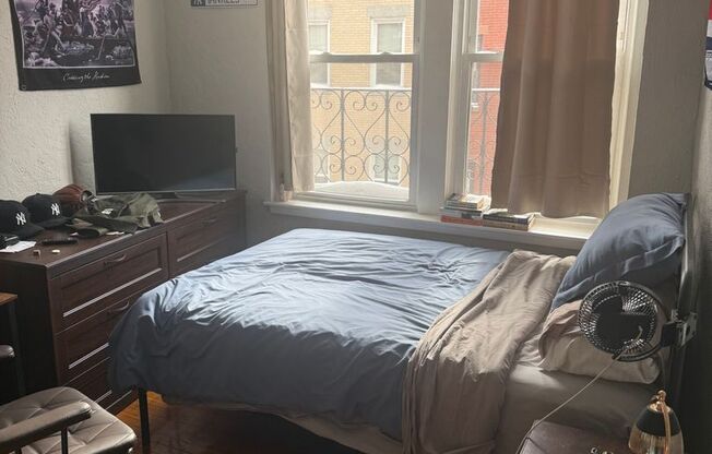 2 beds, 1 bath, $3,640, Unit 20