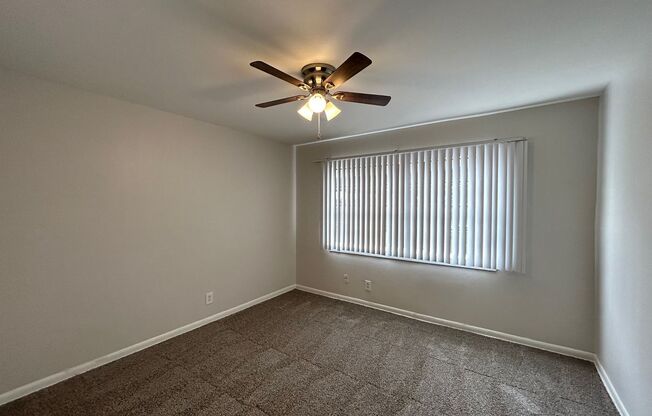 2 beds, 1 bath, $895, Unit MA9133
