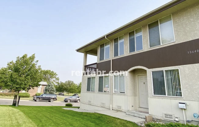 Spacious Townhome with Oversized 2-Car Garage in Lakewood--Ready for Move in!!