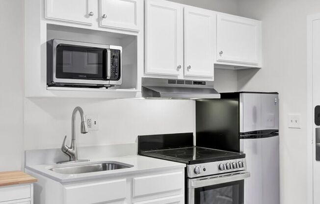 Studio, 1 bath, 329 sqft, $1,185, Unit 146