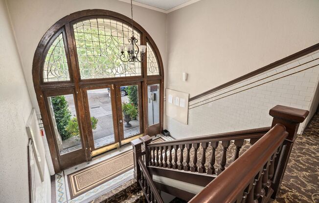 Rialto Court Apartments | MOVE-IN SPECIAL: ONE MONTH FREE RENT