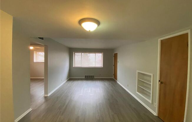 2 beds, 1 bath, 750 sqft, $965