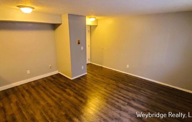 1 bed, 1 bath, 635 sqft, $750, Unit #13