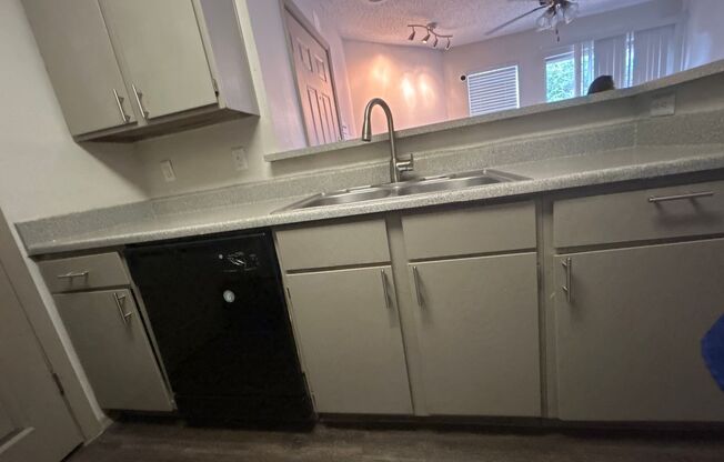 1 bed, 1 bath, 650 sqft, $1,241, Unit 1128