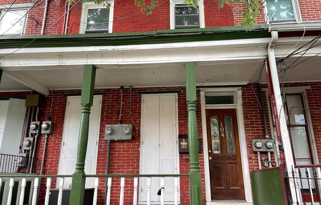 104 LINDEN ST