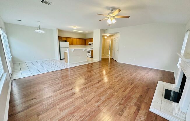 Awesome 3 Bed 2 Bath! Large Texas size home