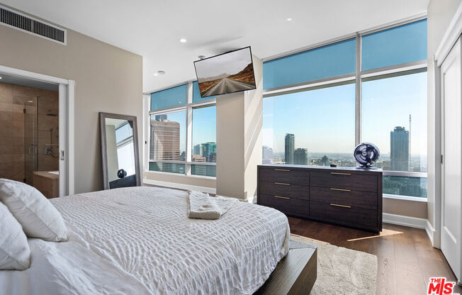 1 bed, 1.8 baths, 1,160 sqft, $6,900, Unit 32G