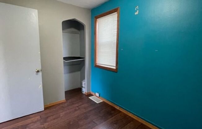 2 beds, 1 bath, $1,095