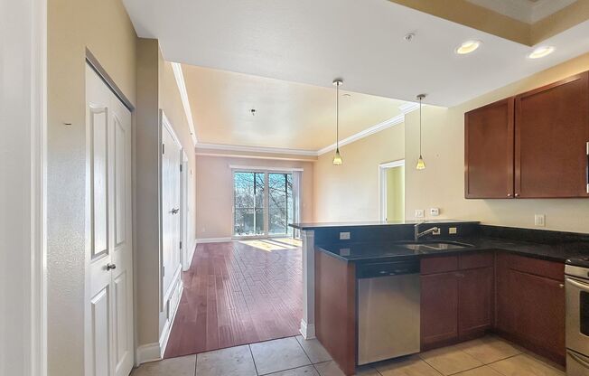 $0 DEPOSIT OPTION. 2 BED / 2BATH MODERN CAPITOL HILL CONDO WITH STUNNING VIEWS