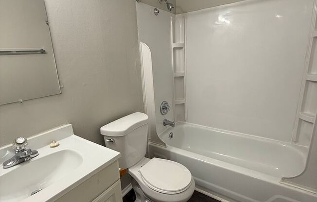 2 beds, 1.5 baths, $1,025, Unit LD4805
