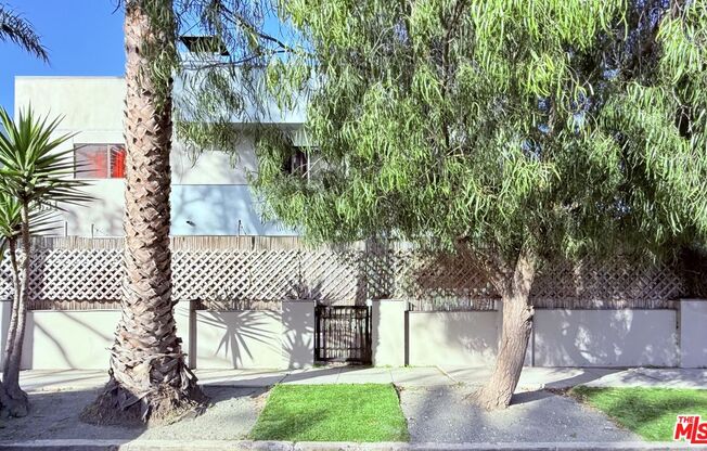 1531 CABRILLO AVE