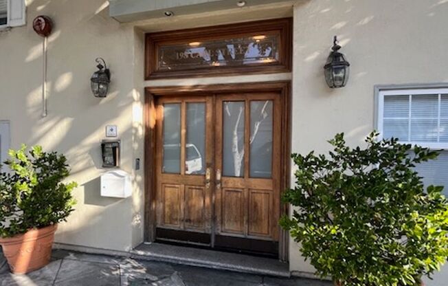 198 Carl Street (831r)