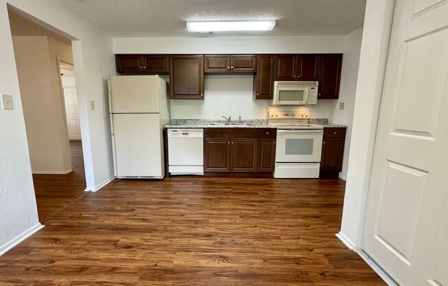 Coming Soon! 3728 County Line Rd- 2/1 Remodeled Duplex