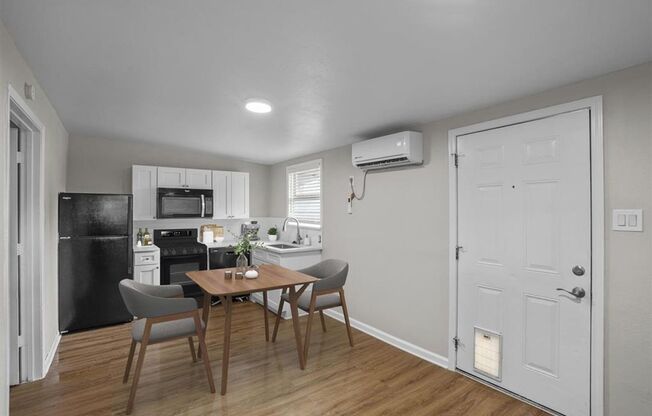 Renovated 1 bedroom - Available early July!