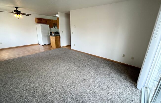 2 beds, 1 bath, 850 sqft, $810, Unit 2542-302