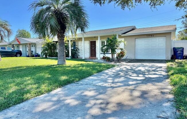 Fantastic 2br/1ba/1car gar available now in Seminole!