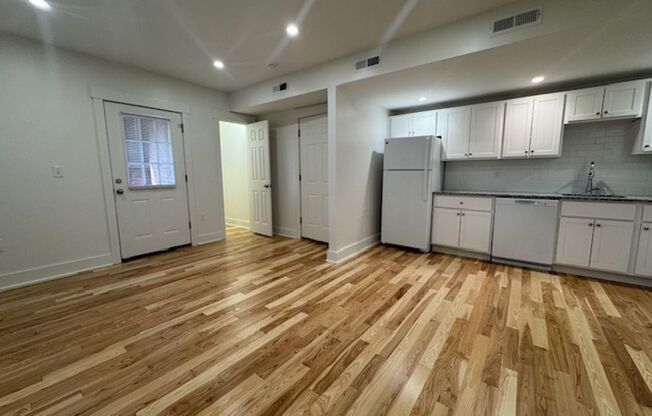2 beds, 1 bath, 750 sqft, $2,099, Unit 5635 Hobart St. #22