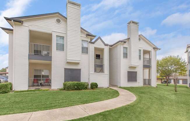 our apartments at the overlook feature a spacious yard and a walkway