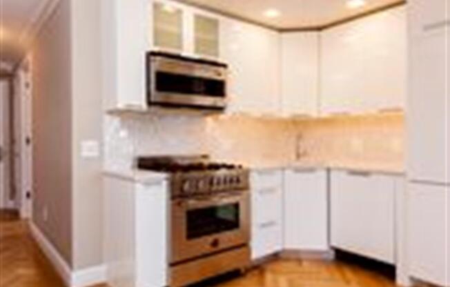 1 bed, 2 baths, 726 sqft, $5,194, Unit 16DW