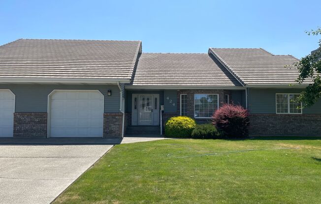 Well Maintained Duplex In The Heart of Quincy!