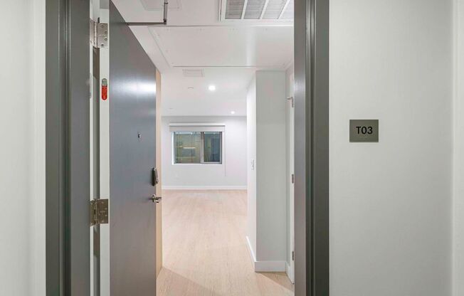 1 bed, 1 bath, 636 sqft, $2,425, Unit T-03