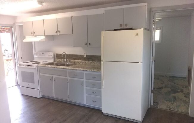 2 beds, 1 bath, $1,000, Unit 2118