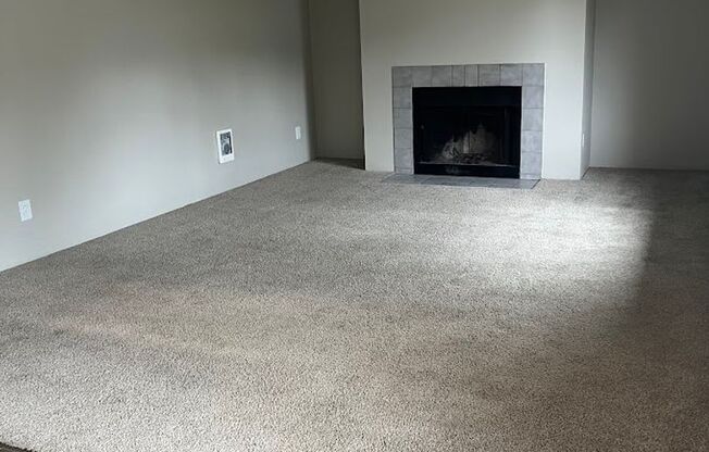 2 beds, 2 baths, 1,070 sqft, $1,625, Unit 08-201