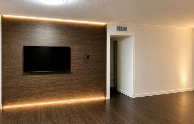 Updated remodeled apartment overlooking pool with 2 spacious bedrooms and 2 bathrooms