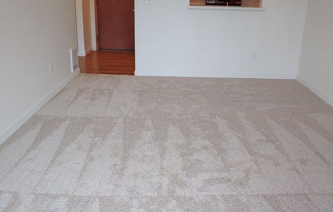1 bed, 1 bath, 610 sqft, $1,750, Unit B304