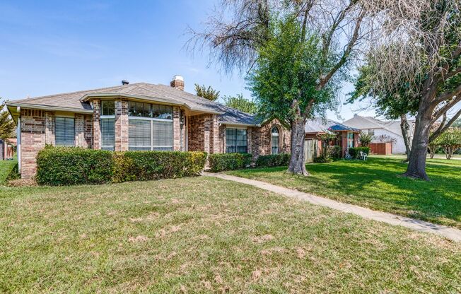 Lovely 3 Bedroom, 2 Bathroom Home in Mesquite!