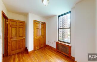 2 beds, 1 bath, $3,270, Unit 5D