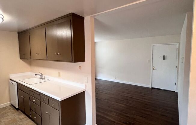 3263 Belmont