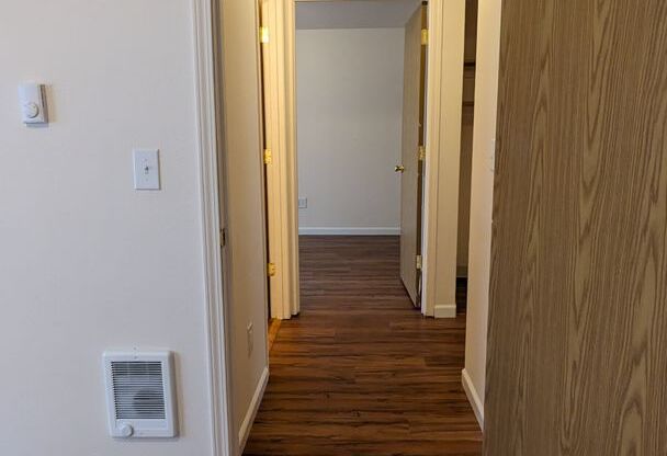 2 beds, 1 bath, 750 sqft, $1,425, Unit 26