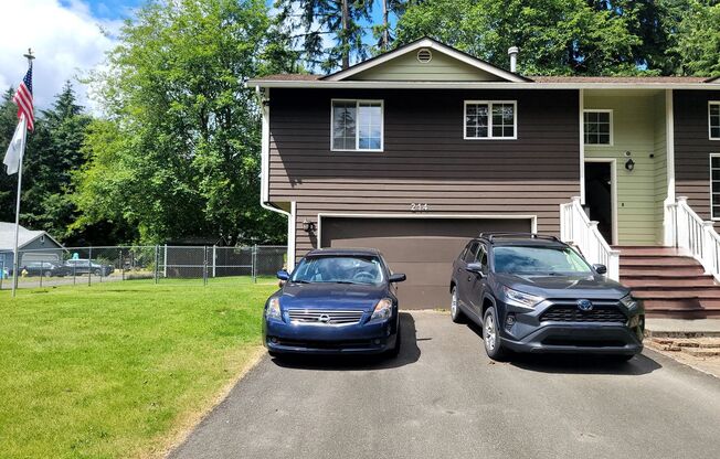 Sunny and bright 3 bed on a large fully fenced corner lot!