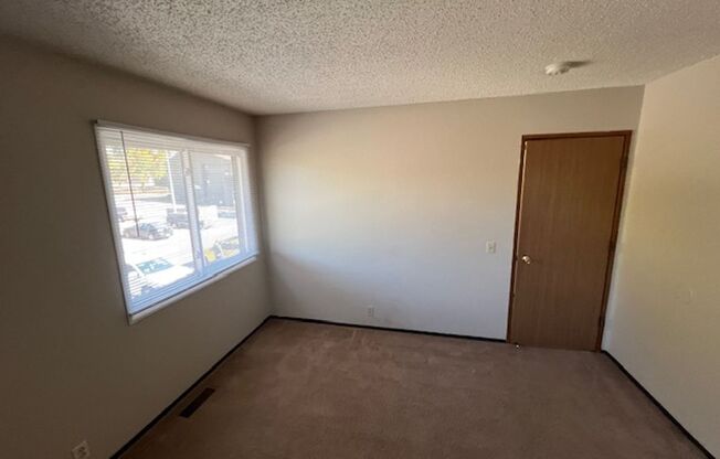 2 beds, 1 bath, $1,045, Unit 2623IZE