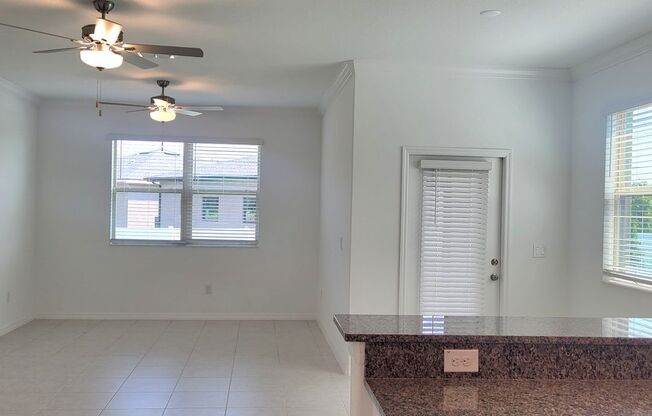 Newer 3 Bedrooms, 2.5 Baths Townhome with screened Lanai and easy access to Downtown Tampa