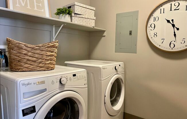 2 beds, 2 baths, 894 sqft, $1,595, Unit B - 1004 Unit 207 - B1078