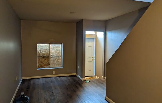 2 beds, 1 bath, $1,100