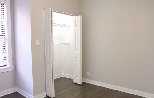 2 beds, 1 bath, 900 sqft, $2,100, Unit 3925-1E