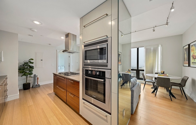 2 beds, 2 baths, 966 sqft, $5,900, Unit 2207