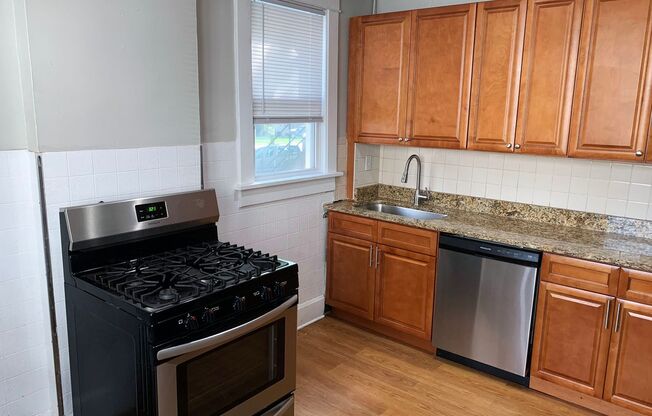 4 beds, 1 bath, $1,995, Unit 295 14