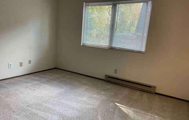 2 beds, 1 bath, 950 sqft, $2,095, Unit 19