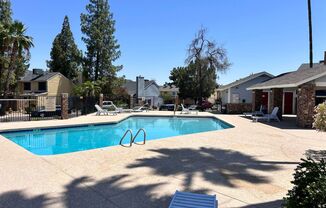 2 Bed / 2.5 Bath Townhouse in Phoenix!