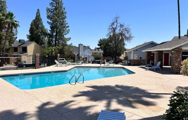 2 Bed / 2.5 Bath Townhouse in Phoenix!