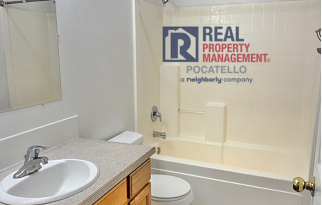 3 beds, 2 baths, $1,275, Unit # #C