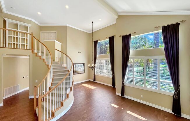 Beautiful & Spacious 5BD/3BA House in Eastlake W/ Central A/C, W/D, and Large Garage!