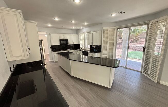 Gorgeous 4bed /5bath home nestled in a great area!