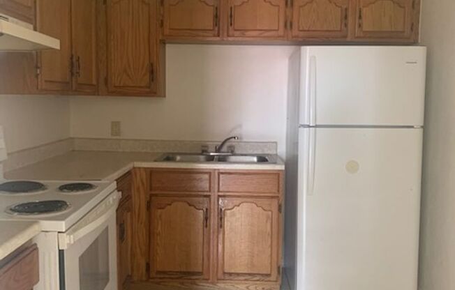 2 beds, 1 bath, 890 sqft, $1,050, Unit Ronbel Guerrero 1