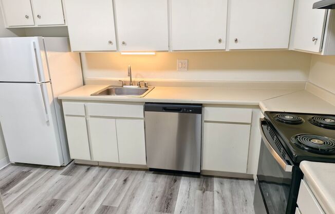 3 beds, 2 baths, 1,304 sqft, $2,350, Unit 140112